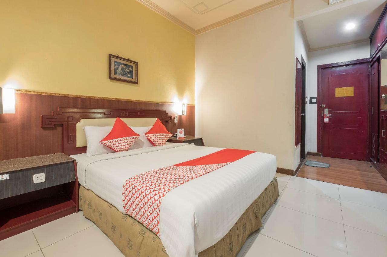 Oyo 821 Hotel Dinasti Makassar Eksteriør billede