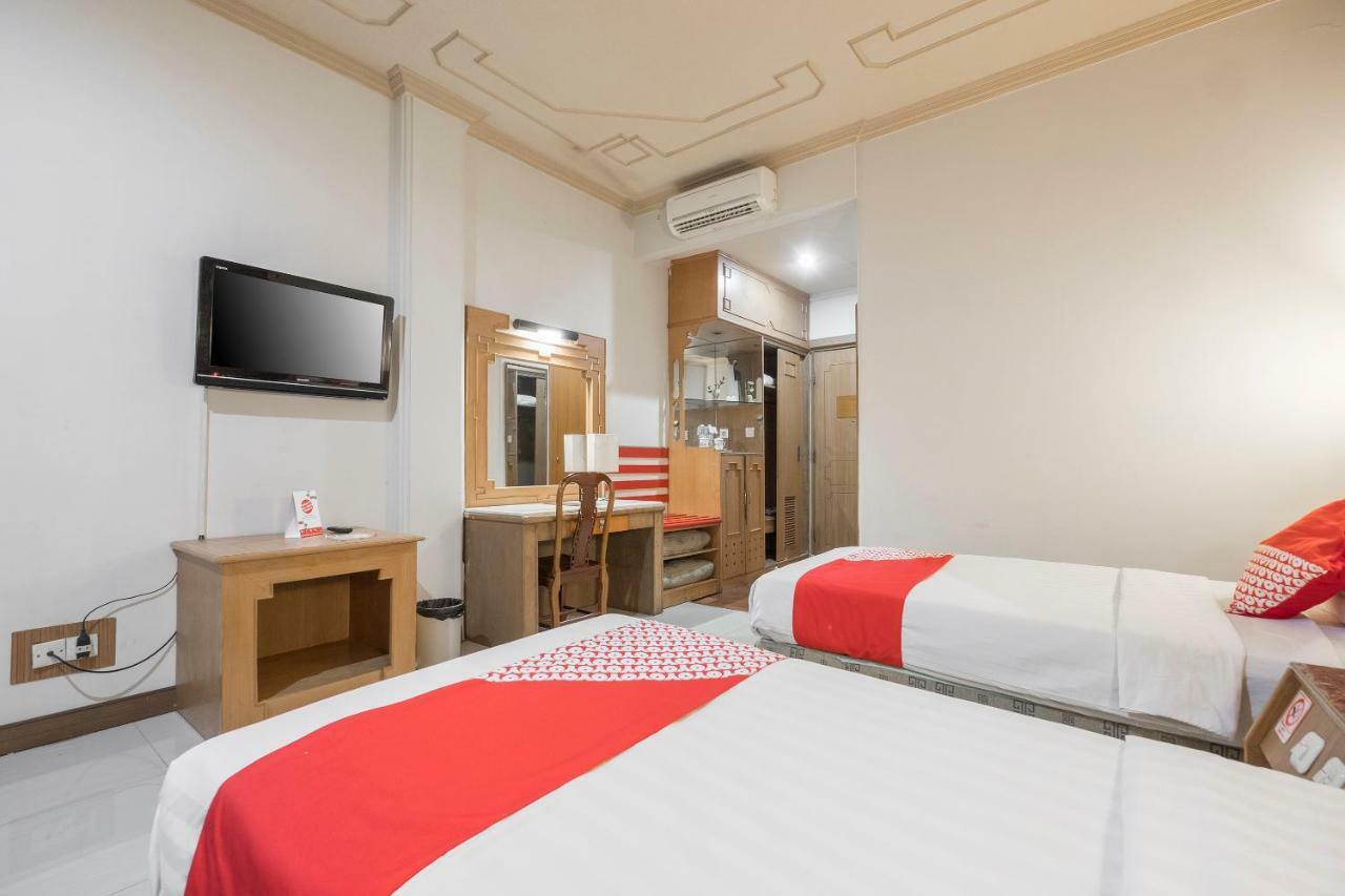 Oyo 821 Hotel Dinasti Makassar Eksteriør billede