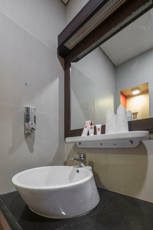 Oyo 821 Hotel Dinasti Makassar Eksteriør billede