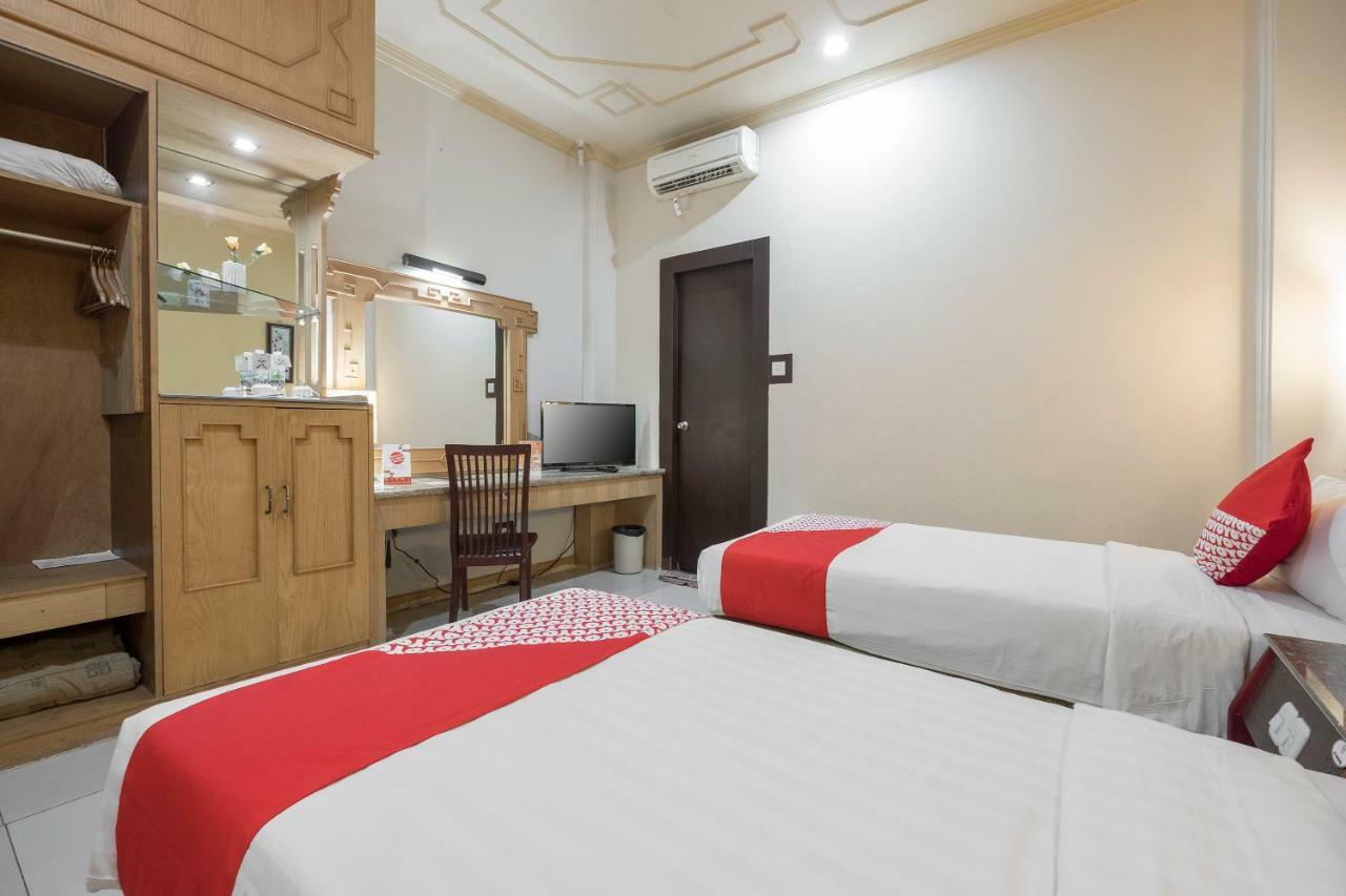 Oyo 821 Hotel Dinasti Makassar Eksteriør billede