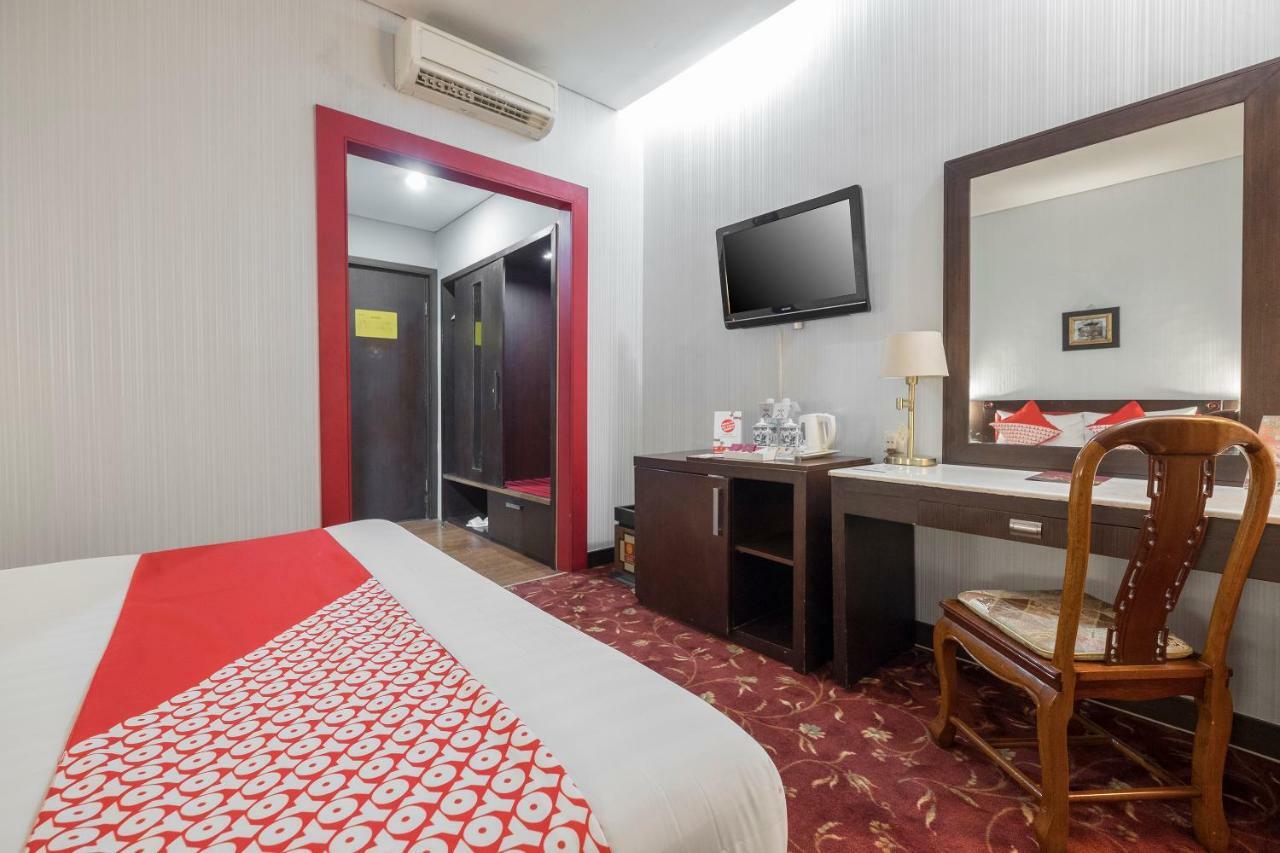 Oyo 821 Hotel Dinasti Makassar Eksteriør billede
