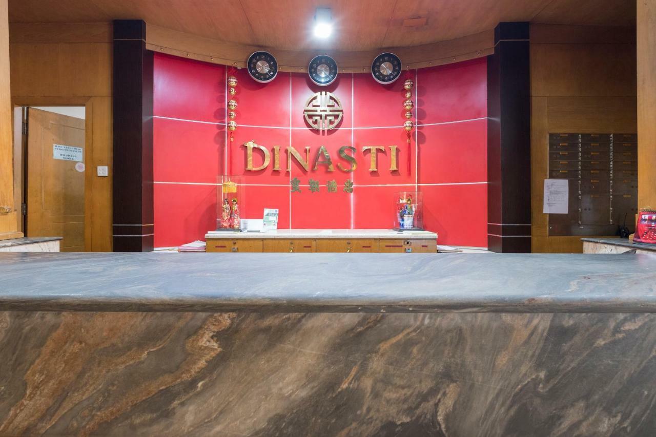 Oyo 821 Hotel Dinasti Makassar Eksteriør billede